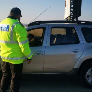 Pieton cu permis de conducere fals, oprit în trafic de polițiștii de frontieră ieșeni