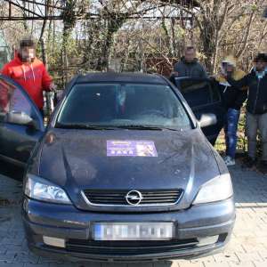 Patru cetăţeni indieni depistaţi într-un autoturism  în zona de frontieră