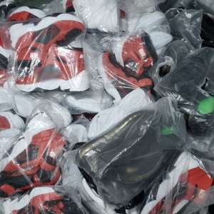 Aproximativ 1.400 de bunuri contrafăcute, descoperite în P.T.F. Giurgiu