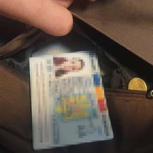 Carte de identitate falsă descoperită la controlul de frontieră