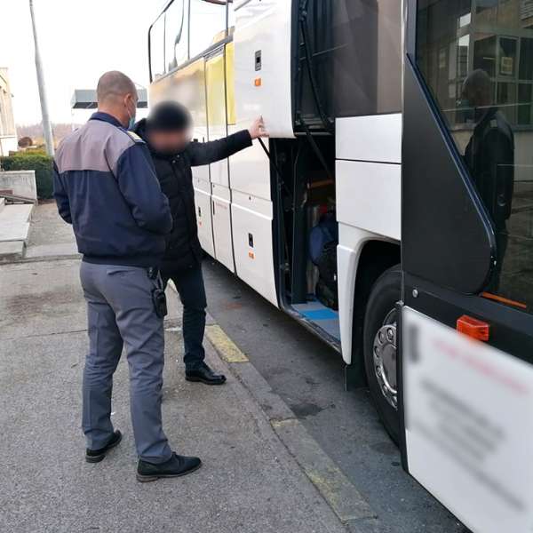 Țigări de contrabandă cu destinația Italia, oprite la Albița