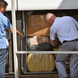 Sute de bunuri contrafăcute, descoperite în PTF Giurgiu