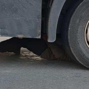 A călătorit din Turcia până în România, ascuns pe osia unei semiremorci