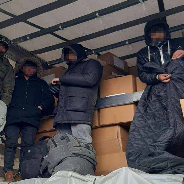 Zece cetățeni străini descoperiți de polițiștii de frontieră arădeni