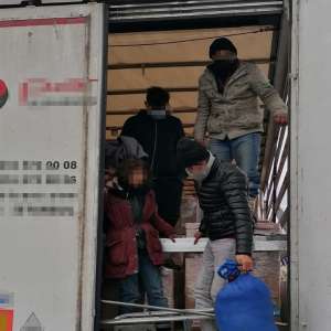 Zece cetățeni străini descoperiți de polițiștii de frontieră arădeni
