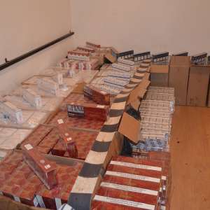 Un cetăţean ucrainean reţinut pentru contrabandă şi peste 27.000 pachete ţigări confiscate la frontiera de nord a României