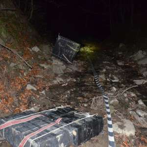Un cetăţean ucrainean reţinut pentru contrabandă şi peste 27.000 pachete ţigări confiscate la frontiera de nord a României