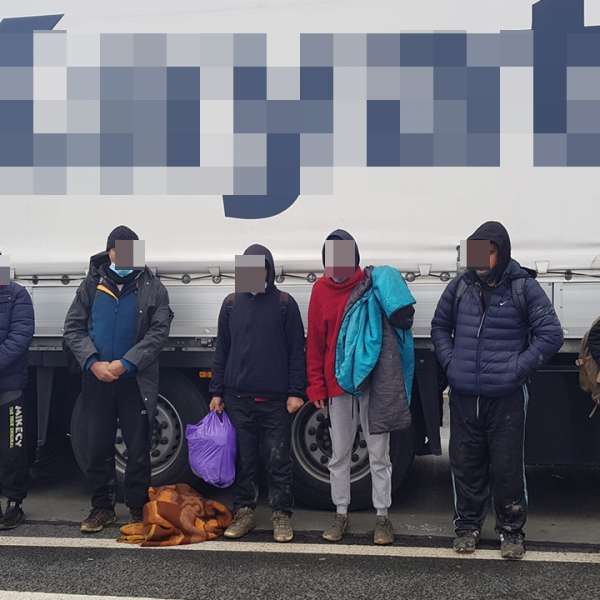 Unsprezece cetăţeni străini depistaţi la graniţa cu Ungaria de polițiștii de frontieră arădeni