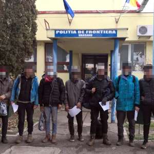 Douăzeci și șase de migranţi, ascunşi într-un camion încărcat cu frigidere