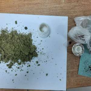 Droguri ascunse într-un flacon de medicamente descoperite la controlul de frontieră