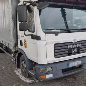 Șapte afgani ascunși într-un autocamion, depistați la P.T.F. Cenad