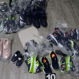 Articole vestimentare contrafăcute, descoperite în urma unei percheziții domiciliare efectuate în județul Olt