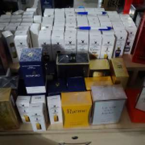 Articole vestimentare contrafăcute, descoperite în urma unei percheziții domiciliare efectuate în județul Olt