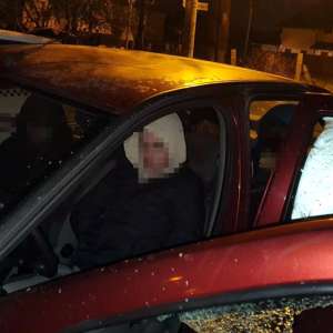 Trei cetățeni români arestați pentru trafic de migranți