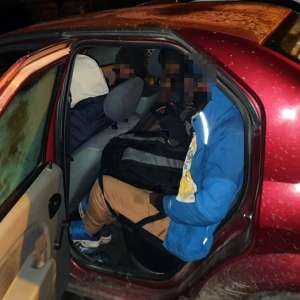 Trei cetățeni români arestați pentru trafic de migranți