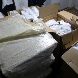 Sute de bunuri susceptibile a fi contrafăcute, descoperite într-un microbuz, la P.T.F. Calafat