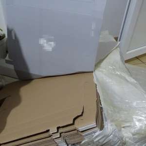 Sute de bunuri susceptibile a fi contrafăcute, descoperite într-un microbuz, la P.T.F. Calafat