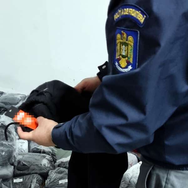 Bunuri susceptibile a fi contrafăcute, estimate la o valoare de 17.000 de lei, descoperite în P.T.F. Giurgiu