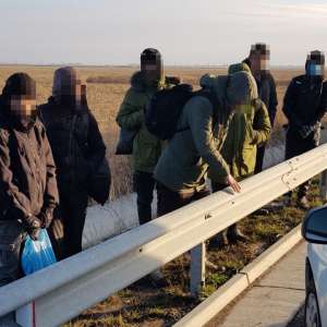 Afgani ascunși într-un automarfar, depistați la P.T.F. Nădlac II