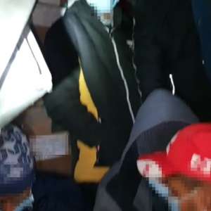 26 de migranți transportaţi într-o autoutilitară de un cetățean român