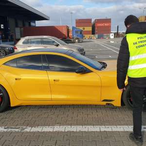 Autovehicul de lux indisponibilizat în Portul Constanţa