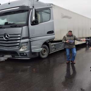 Conducea un ansamblu rutier, fără să deţină permis de conducere valabil pentru aceasta