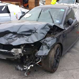 Importul din SUA al unor autoturisme cu “daună totală”, oprit în Portul Constanţa