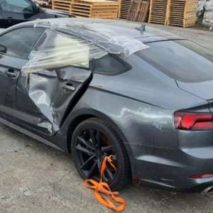 Importul din SUA al unor autoturisme cu “daună totală”, oprit în Portul Constanţa