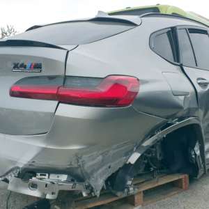 Importul din SUA al unor autoturisme cu “daună totală”, oprit în Portul Constanţa