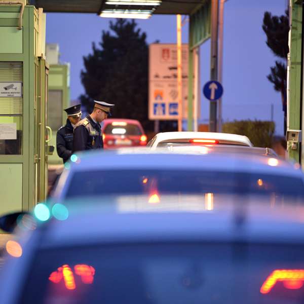 Contracte de muncă false, pentru evitarea carantinei, depistate la P.T.F. Valea lui Mihai