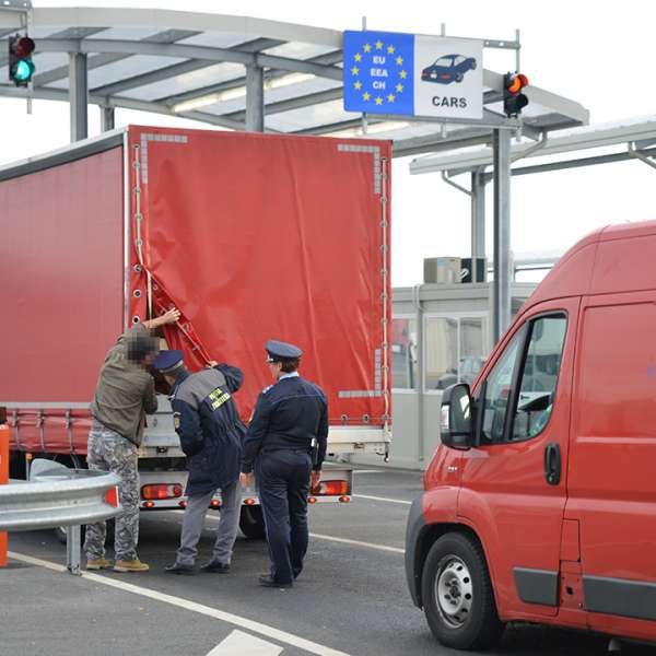 15 cetăţeni străini depistaţi la frontiera de vest a României