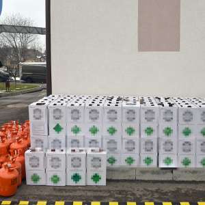 150 de butelii cu refrigerant, indisponibilizate de către poliţiştii de frontieră suceveni