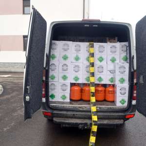 150 de butelii cu refrigerant, indisponibilizate de către poliţiştii de frontieră suceveni
