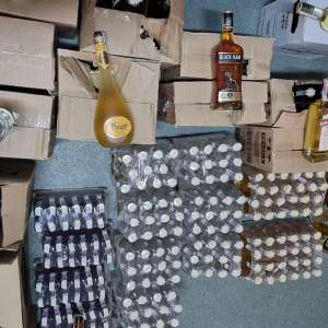 Băuturi alcoolice ascunse într-un microbuz, descoperite la P.T.F Giurgiu