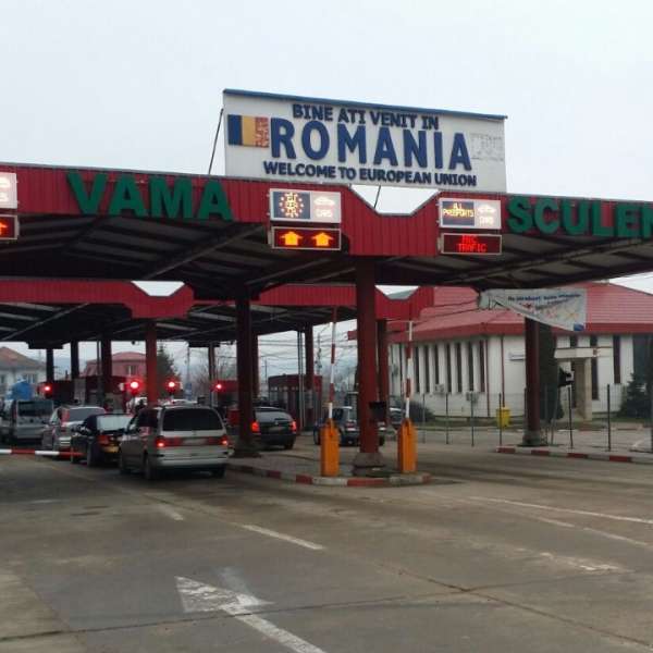 Cetăţean depistat la frontieră cu test PCR fals, cercetat pentru fals material şi uz de fals