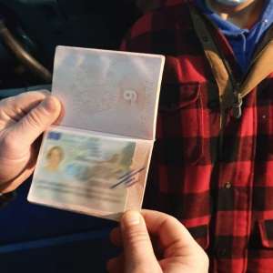 2.500 de euro plătiţi pentru o viză Schengen falsă