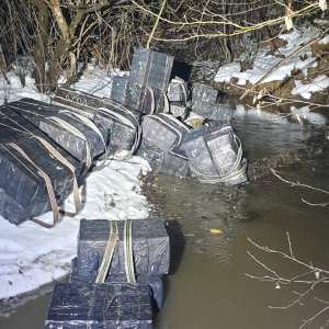 Țigări în valoare de peste 460.000 de lei, ridicate în vederea confiscării de polițiștii de frontieră maramureşeni
