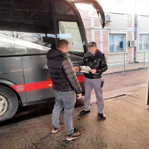 Cetățean din Republica Moldova, la volanul unui ansamblu rutier, cu permis necorespunzător