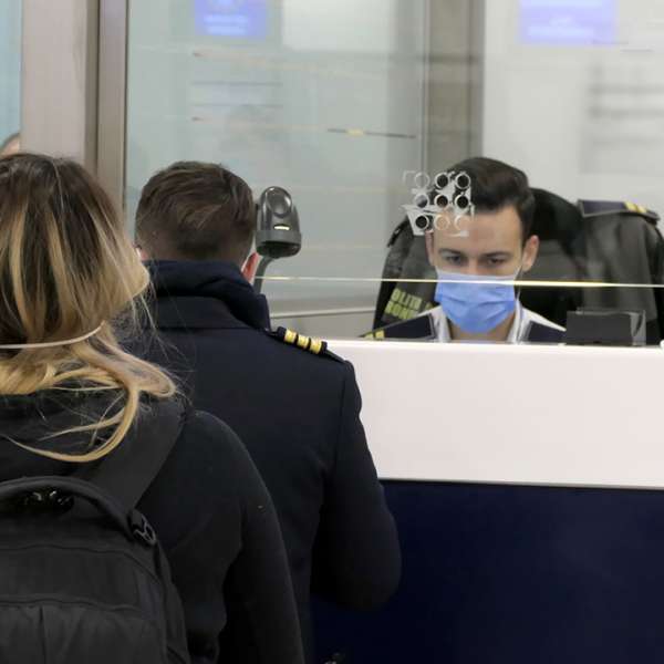 Certificat digital şi două teste PCR false, descoperite la P.T.F. Aeroport Otopeni