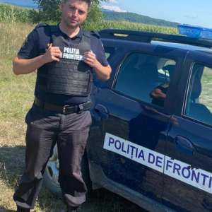 Teoria te învață să privești departe, practica - te ancorează în realitate