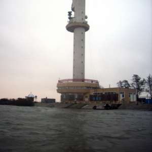 Teoria te învață să privești departe, practica - te ancorează în realitate