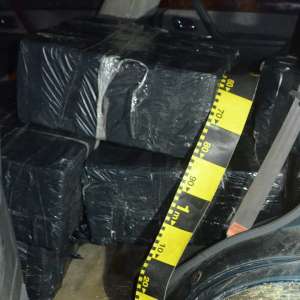 Țigarete ascunse în instalația de climatizare a unui autocar descoperite în PTF Siret