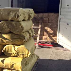 Bunuri în valoare de peste 3.400.000 lei, susceptibile a fi contrafăcute, depistate în Portul Constanța