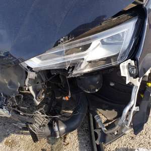 Autoturisme avariate şi deşeuri constând în piese auto, depistate în Portul Constanța