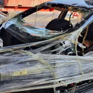 Autoturisme avariate şi deşeuri constând în piese auto, depistate în Portul Constanța