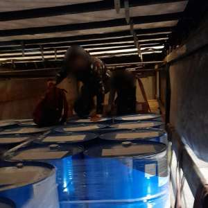 Trei cetăţeni străini depistați de poliţiştii de frontieră de la PTF Negru Vodă, ascunşi în camion