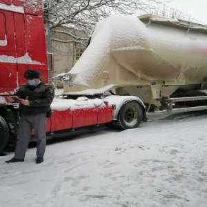 Camion radiat din circulație şi cu număr fals de înmatriculare, descoperit în trafic