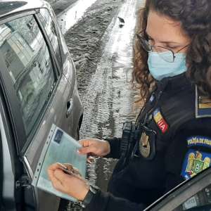 Pieton surprins la volan, sancționat penal de polițiștii de frontieră hușeni