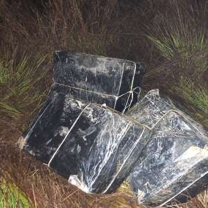 Doi ucraineni depistaţi cu 7.500 pachete țigări la granița de nord