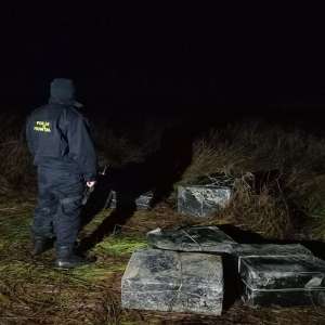 Doi ucraineni depistaţi cu 7.500 pachete țigări la granița de nord